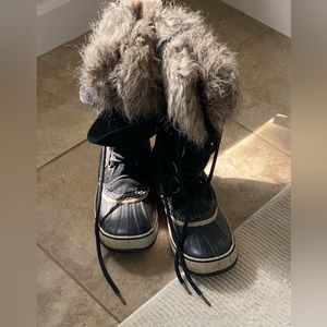 Sorel Joan of arc boots size 9